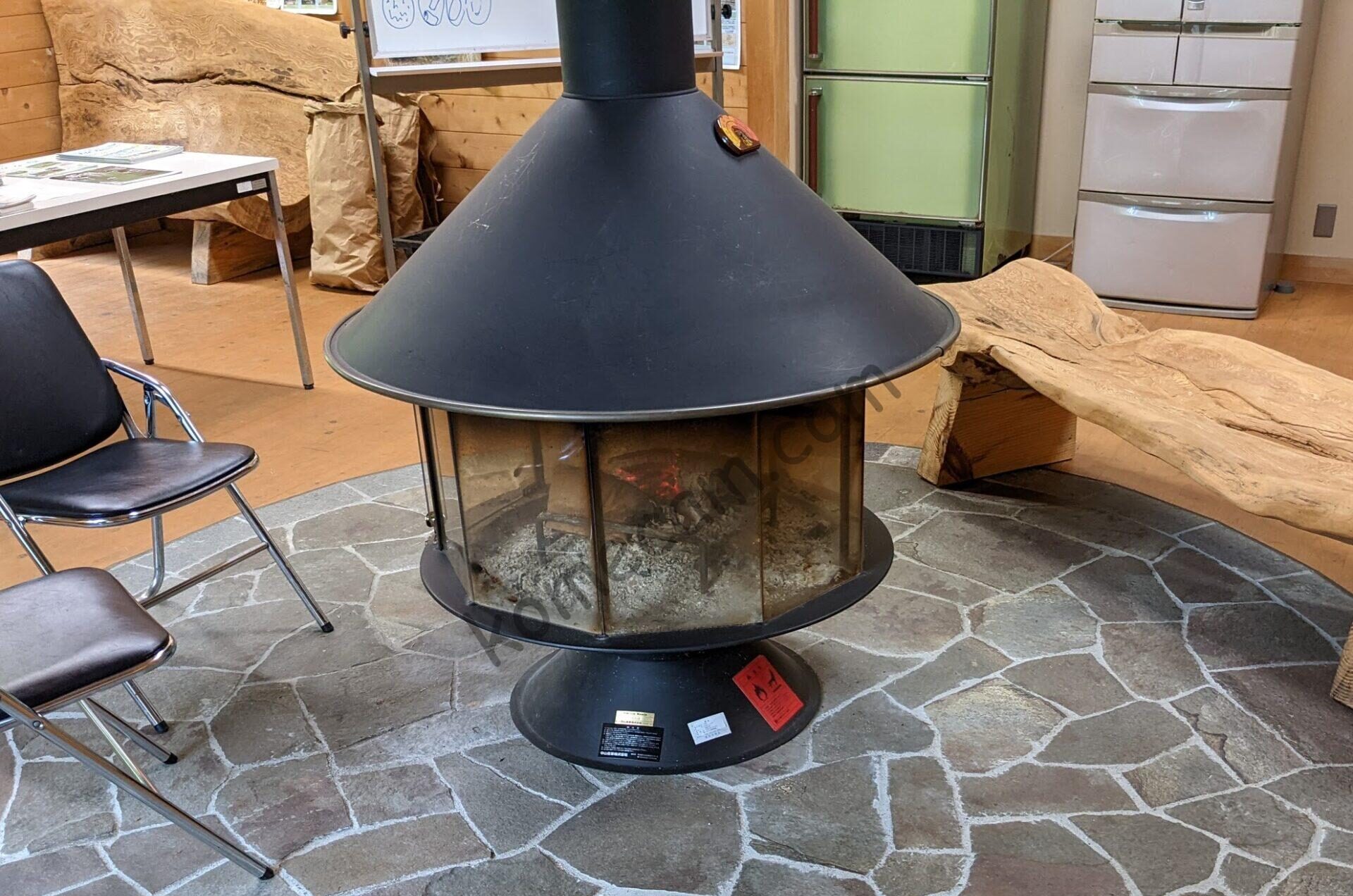 大島河原河川公園オートキャンプ場の暖炉